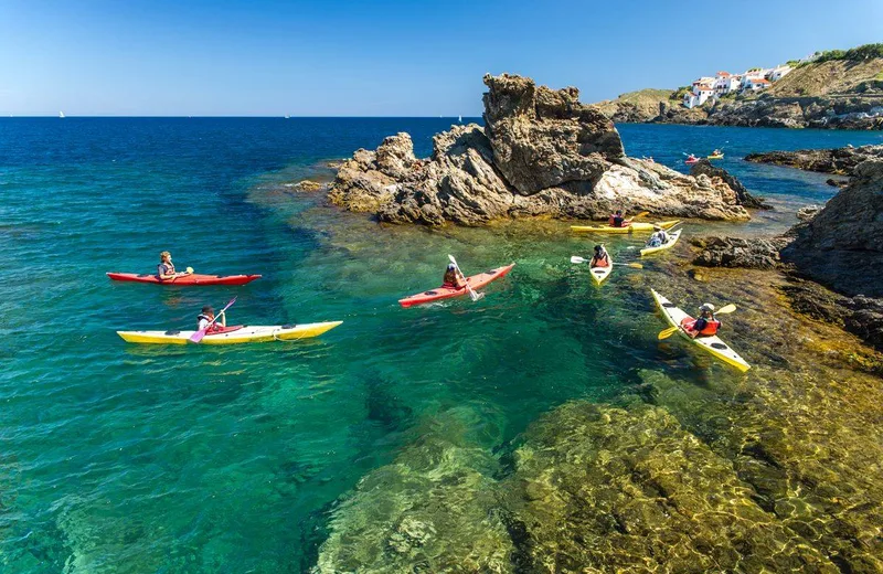 SEA KAYAKING WITH “ALÉOUTES”