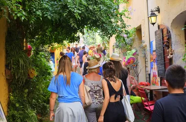 DÉJEUNER SUR L’HERBE