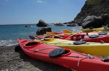 SEA KAYAKING WITH “ALÉOUTES”