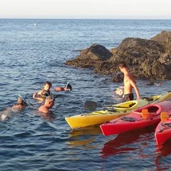 SEA KAYAKING WITH “ALÉOUTES”