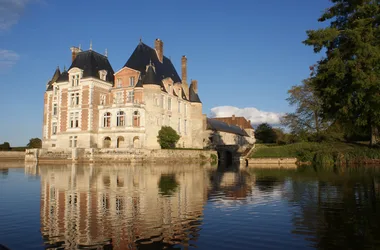 Balade en barque au château de la Bussière