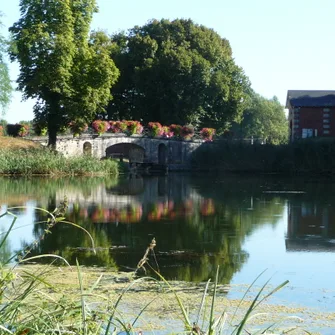 Ecluse et gare d’eau de Mantelot