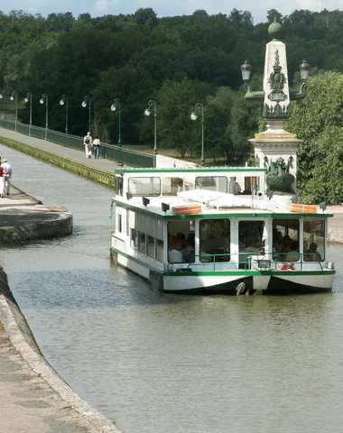 Les Bateaux touristiques : Croisière-repas