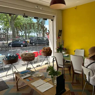 Caffeteria/épicerie fine des Halles de la Victoire