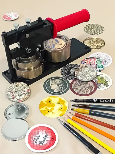 JEP 2024 : fabrication de badges à la micro-folie de Gien !