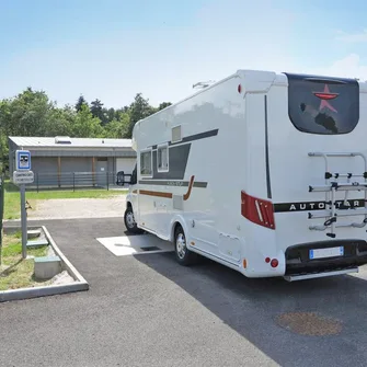 Aire de services municipale pour camping-car