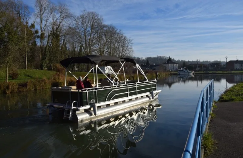 Location de bateaux électriques sur le Canal de Briare