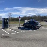 Borne de charge électrique pour véhicule centre commercial Val de Sologne