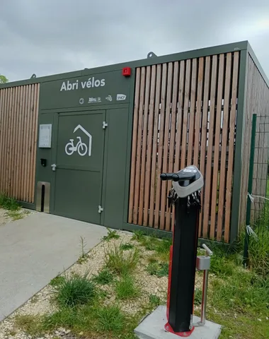 VÉLO BOX parking et réparation pour les vélos gare de Gien