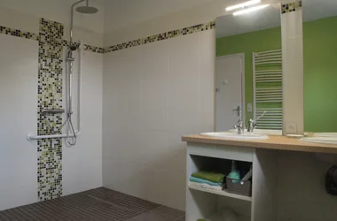 the barnDeDenise-LeFerre-Gîte-Showerroom