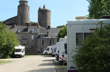 autocaravana-aire-carriere-fougeres-chateau-2018©EPETITJEAN_(2)[1]