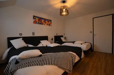3. Schlafzimmer mit Doppelbett und Einzelbett