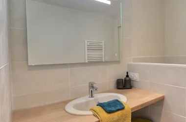 salle de bain avec vue lavabo 800 600