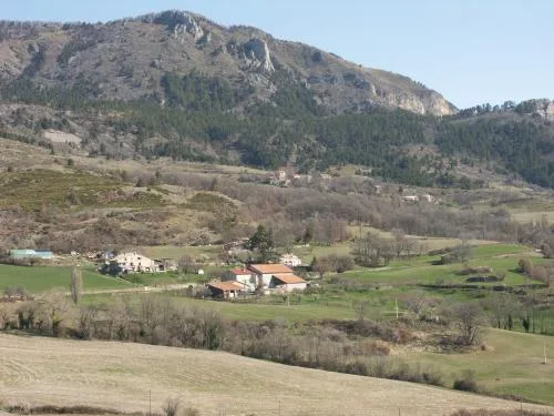 Dorf Castellard-Melan