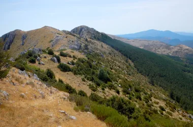 MOUSTIERS-SAINTE-MARIE – Le sommet du Montdenier