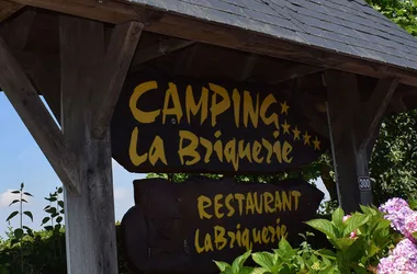 Eingang zum Campingplatz de la Briquerie