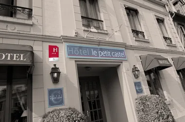 Hotel facade Le Petit Castel Beuzeville©Le Petit Castel