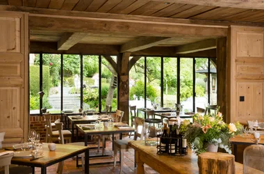 Restaurant room with view of the gardens