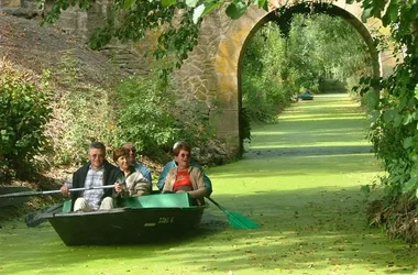 Promenade en barque dans le Marais Poitevin