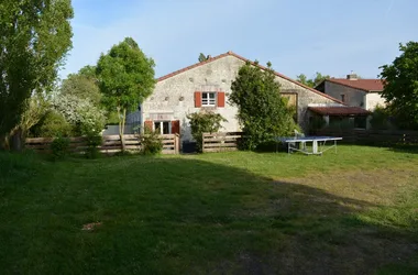 Gîte “Côté Marguerites” – Le Hameau de Sainte-Mégrine