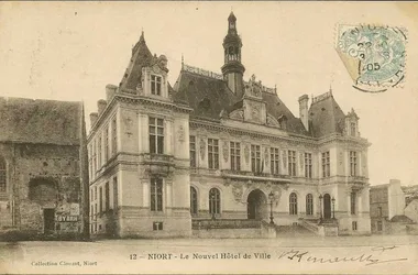 Carte postale ancienne représentant l'Hôtel de Ville