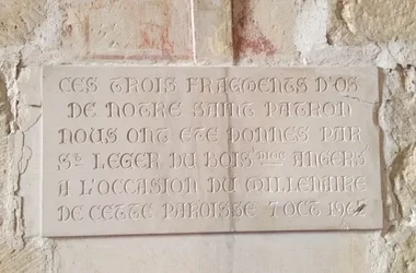 La plaque commémorative du reliquaire de saint Léger
