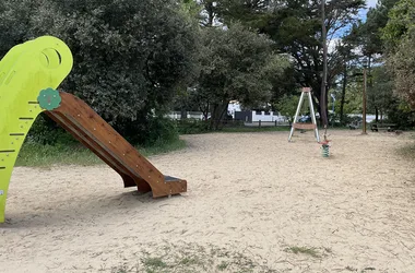 Les Demoiselles Spielplatz