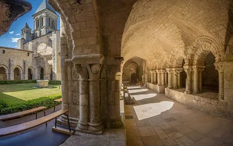 ABBAYE DE NIEUL SUR L’AUTISE