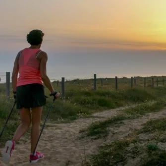 Marche nordique renfo au coucher du soleil