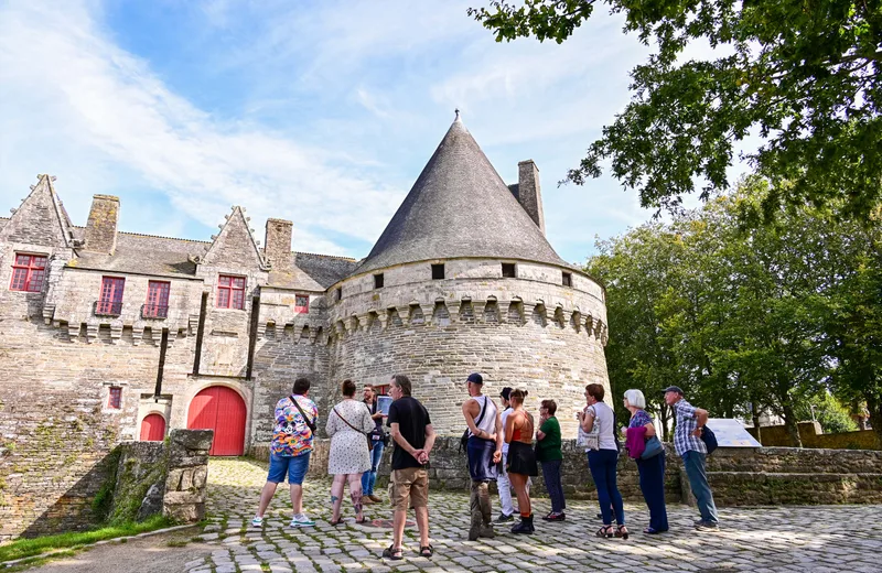 Les extérieurs du château de Pontivy : histoire & architecture