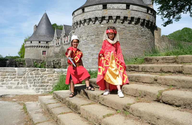 Visite guidée : En famille et en costume, le quartier médiéval