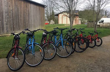 4 VAE, 2 VTC et 4 vélos enfants disponibles à la location