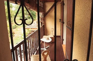 Domaine-Quiescis---Marcellus---balcony-bedroom-2
