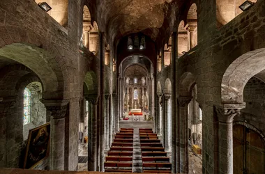 Orcival basiliek interieur