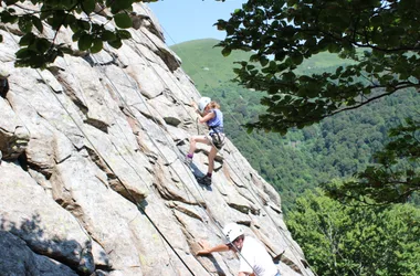 Site-climbing-roche-tuillière-orcival-auvergne
