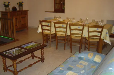 Sala da pranzo della Casa Gite des eaux Nébouzat