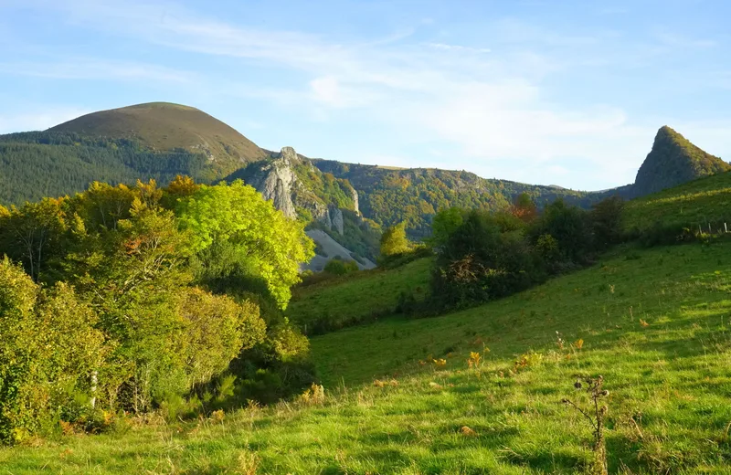 Las rocas Tuilière y Sanadoire en otoño