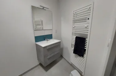Otigeon bathroom bluish room