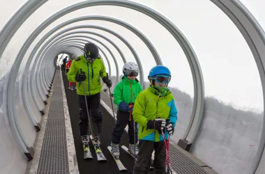 Tapis couvert pour faciliter l'apprentissage du ski à Super-Besse