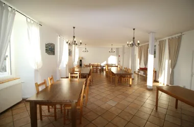 Dining room (1).JPG