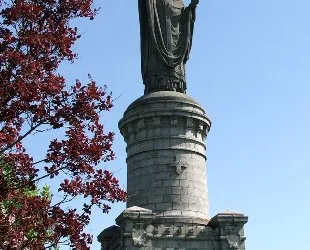 Visite commentée du site de la statue du Pape Urbain II & de l’Eglise Notre-Dame