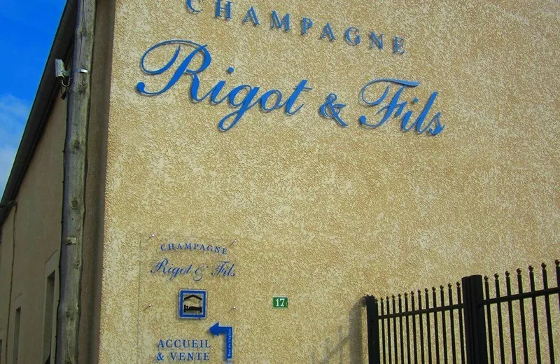 Aire de stationnement et service / Champagne Rigot et Fils