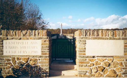 Cimetière Militaire britannique de la Neuville aux Larris