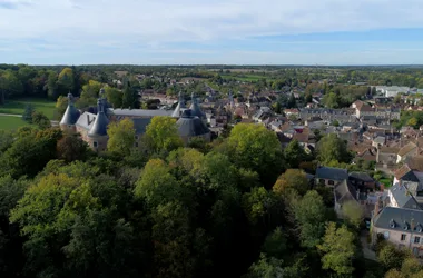 Saint-Fargeau, la ville et son château