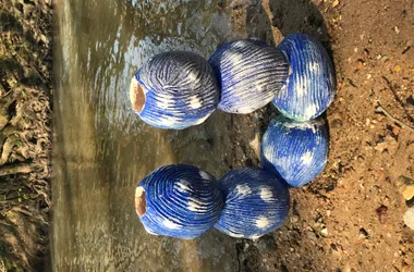6 boules bleues grés et patine à chaud