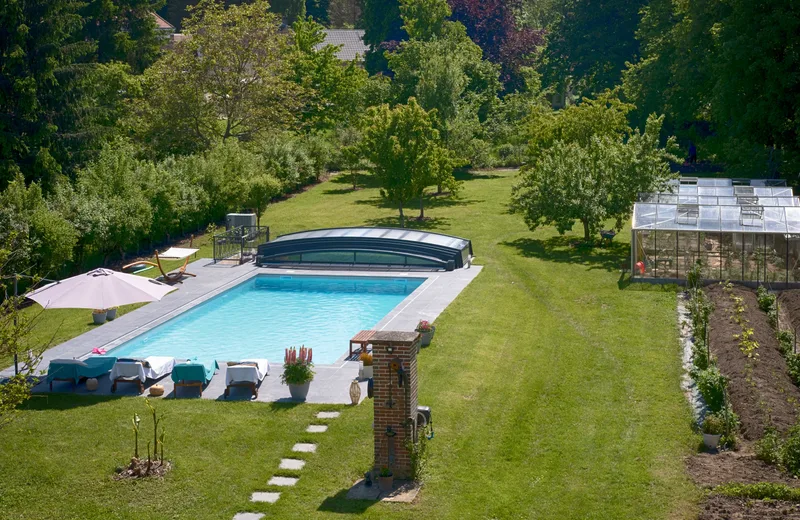 piscine et jardin vue du haut-compressed