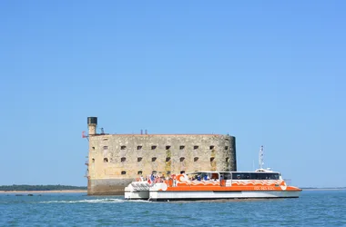 Croisières Fée des Îles by Compagnie Interîles : Saint-Nazaire/Charente – Fort Boyard