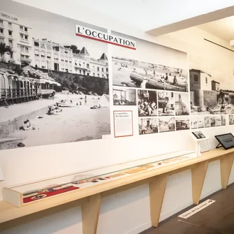 Visite guidée de l’exposition “Au coeur de l’histoire d’une cité balnéaire”