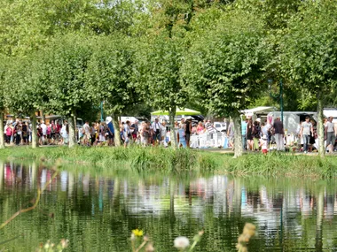 Brocante & Vide Grenier _ Asso Un Jour Une Plume Des Livres