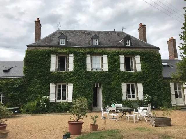 CHAMBRES D’HÔTES DU ROCHER À CHÂTRES-LA-FORÊT